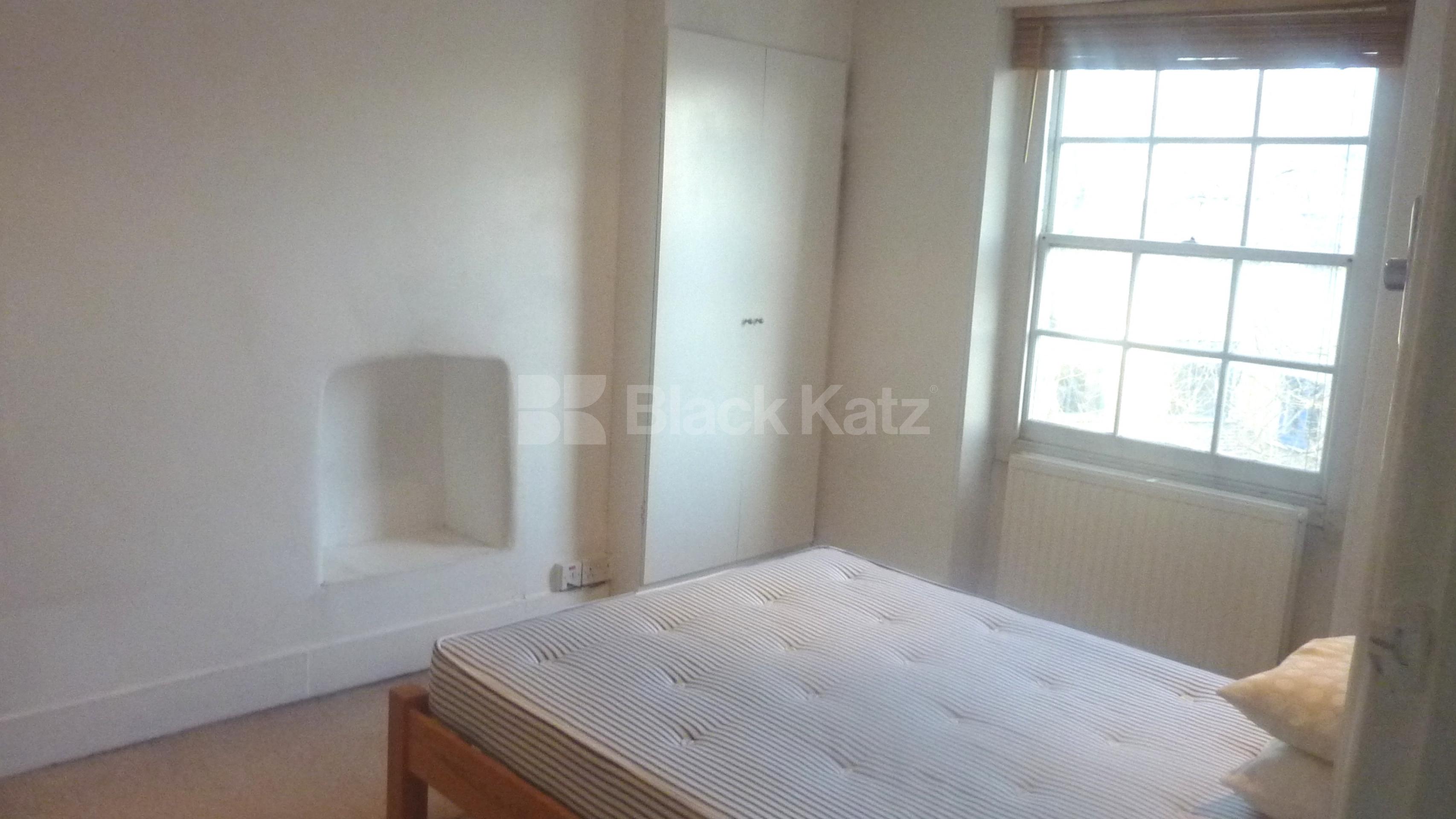 			LARGE 3 BED WITH ROOF TERRACE, 3 Bedroom, 1 bath, 1 reception Flat			 Royal College Street, CAMDEN NW1